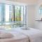Stunning skyline- lake view modern cozy apartment