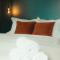 Historic Renovated 2BD - Overlooking Downtown