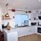 Zuri Luxe 2BR Penthouse- Silversands Beach Malindi