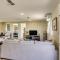 Escondido Vineyard Estate Walk to Wineries!