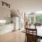 Le Chalet Waterfront Retreat