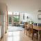 Le Chalet Waterfront Retreat