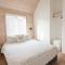 Le Chalet Waterfront Retreat