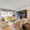 Beautiful Bakersfield Home about 8 Mi to Downtown!