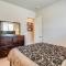 Beautiful Bakersfield Home about 8 Mi to Downtown!
