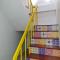 follow yellow house - Csiangmaj