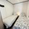 Chalet cosy avec piscine chauffée, terrasse et parking à 2 pas de la plage de Jullouville - FR-1-361-480