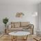 Boho-chic modern 2 bed 2 bath in Vanian Gardens - إِستيبونا