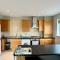 This weekend! Two double rooms with parking in quiet well-kept flat