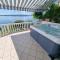 NIKO LUX Apartment with Jacuzzi only 70m from the beach