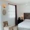 Purple Rain - Direct Beach Access, 2 Bedroom, 2 Terrace Holiday Home Bliss