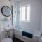 Granby Grove Townhouse - Sleeps 8- 4 Bedrooms