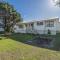 Beach Bliss Haven - Matarangi Holiday Home - Matarangi