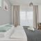 Modern Studio Słonimskiego with Balcony by Noclegi Renters - 弗罗茨瓦夫