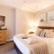 Red Lea Apartments with Pool & Spa Access
