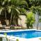 Casa Tulipan - Private 3bd, AC, Pool, Big Garden w BBQ
