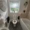 Tranquil Getaway in Steeple View, Basildon With Wi-Fi, Shops & Parking - Great Burstead