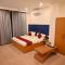 Hotel Lake View - Near Sukhna Lake