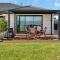 The Leading Light - One Tree Point Holiday Home - One Tree Point