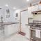 Alden Home with Fire Pit Steps to Torch Lake! - ألدين