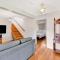 Hibiscus Dreaming - Walking distance to the beach