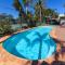 Carindale, 10,19 Dowling Street - Ground floor unit close to pool and tennis court, Wi-Fi, foxtel, linen and bed making supplied