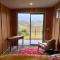 Studio in the grape vines - 克伦威尔
