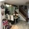 Cheerful 4 bedroom house with garden free parking