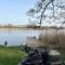 Domek nad stawem