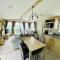 Holiday Home with Stunning Views - 纽基
