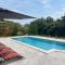 Proche Roussillon, La villa rouge Luberon, piscine chauffée, climatisation et vue Luberon Proche Roussillon, La villa rouge Luberon, piscine chauffée, climatisation et vue Luberon