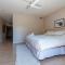 Stunning OASIS house, garden pool BEST AREA 600m2
