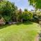 Stunning OASIS house, garden pool BEST AREA 600m2