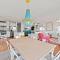 Half block to beach restaurants and shops - 斩魔山