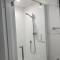 Superb studio retreat with Spa, Pool & BBQ access - 旺格努伊