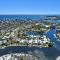4 bedroom waterfront dream holiday home and small pet friendly