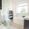 Spacious Nottingham Home with Garden Sleeps 9 - 诺丁汉
