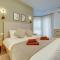 Upscale 2BR Apartment by the Promenade