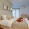 Upscale 2BR Apartment by the Promenade