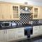 Comforting 2 Br Flat For Workers, Friends & Family - South Shields