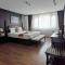 Aaron Hotel