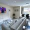 Modern 2 Bed 2 Bath Apartment Free Parking
