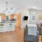 Cottage Oasis by Lake with Kayaks Fire Pit and a Huge Yard - 丹尼斯