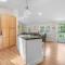 Cottage Oasis by Lake with Kayaks Fire Pit and a Huge Yard - 丹尼斯