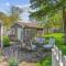 Cottage Oasis by Lake with Kayaks Fire Pit and a Huge Yard - 丹尼斯