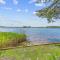 Cottage Oasis by Lake with Kayaks Fire Pit and a Huge Yard - 丹尼斯