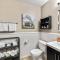 3 Bedroom Hot Tub Firepit Game room