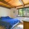 Cabin with Deck and Fire Pit in Blue Lake Springs! - أرنولد