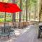 Cabin with Deck and Fire Pit in Blue Lake Springs! - أرنولد