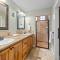 Beautiful Home seconds from Main St - Fredericksburg